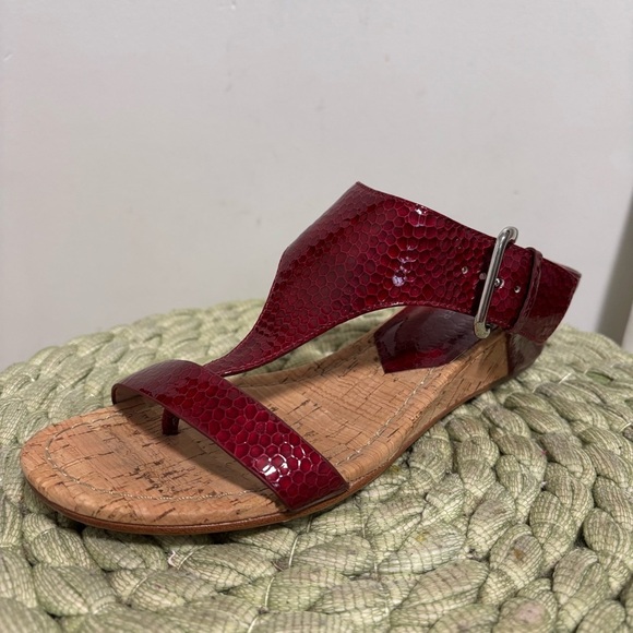 Donald Pliner Dylan Red Patent Leather Slip On Elegant Thong Cork Wedge Sandals - Picture 2 of 13